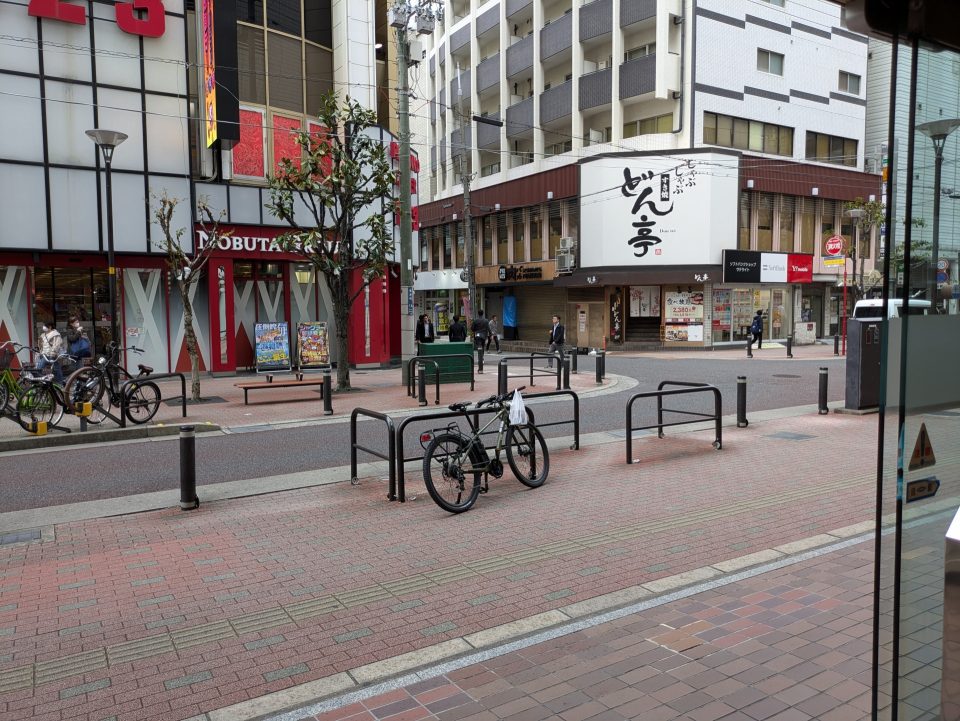 カリーノ江坂を抜ける